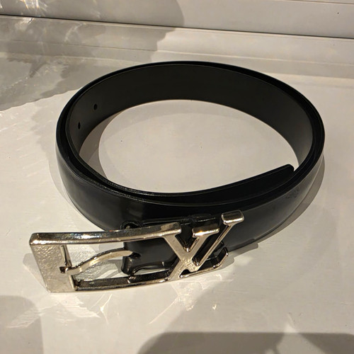 Louis vuitton initiales - lv,